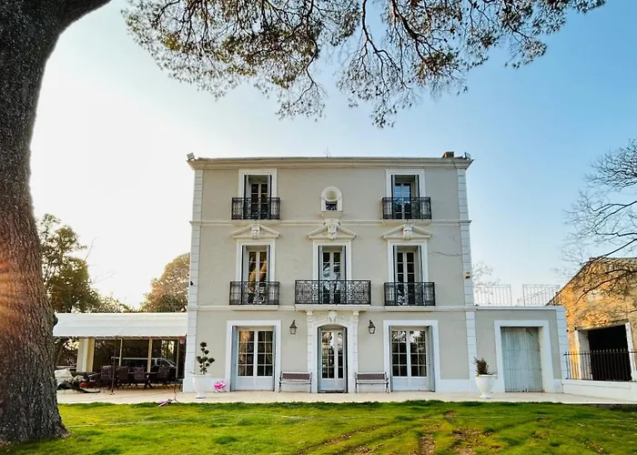 Maison De Maitre Dans La Nature
