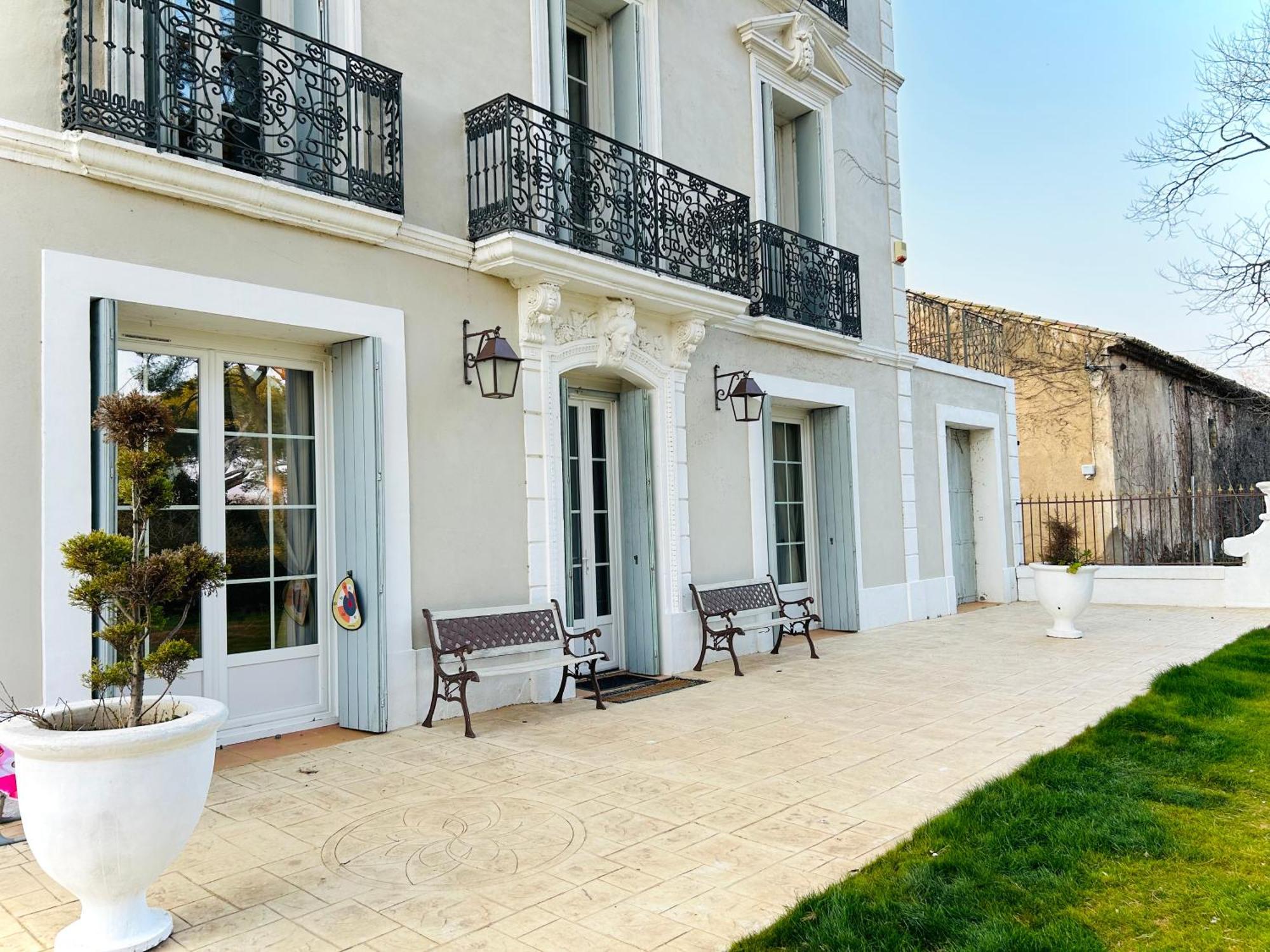 Maison De Maitre Dans La Nature Bessan