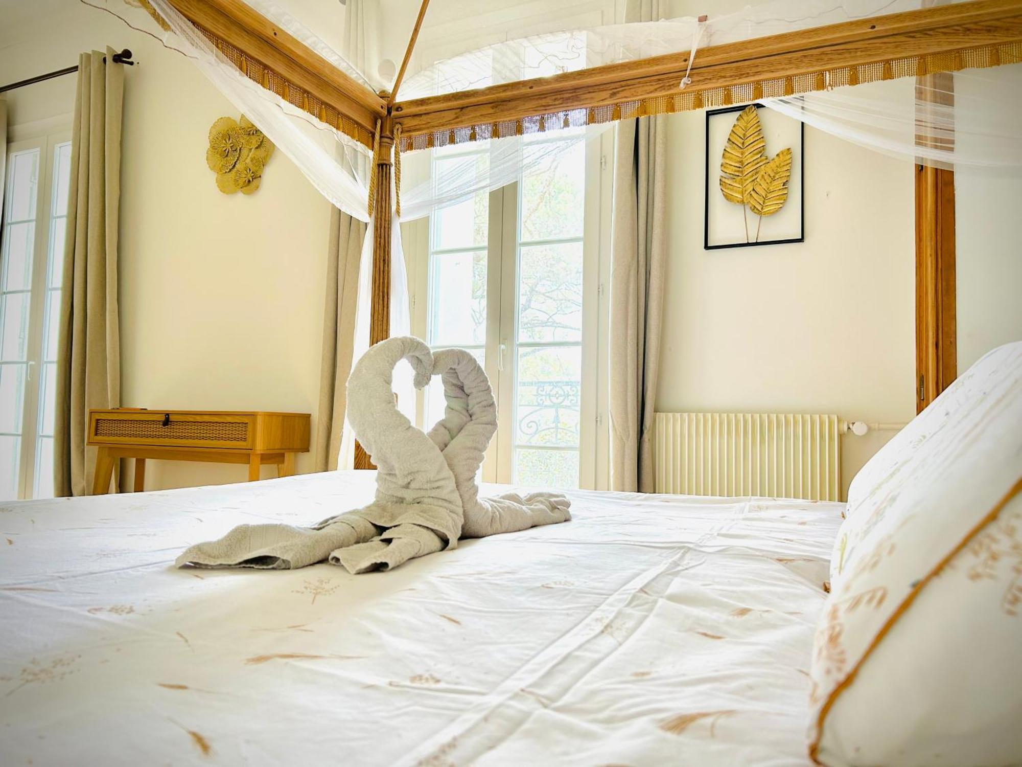 Maison De Maitre Dans La Nature * Bessan